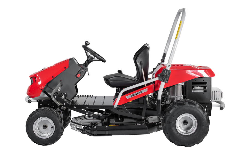 Zahradní traktor Crossjet - boční pohled 2