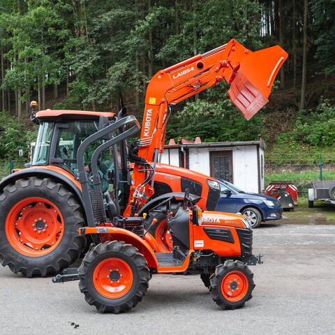 Porovnání zemědělský a komunální traktor Kubota