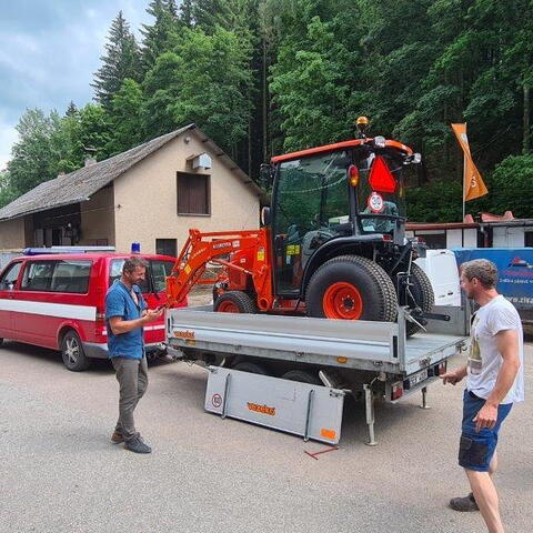 Předání univerzálního traktoru Kubota ST 371 C do obce Červená Voda